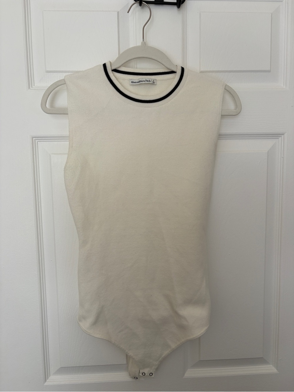 Abercrombie Sleeveless Bodysuit in White - Size Small
